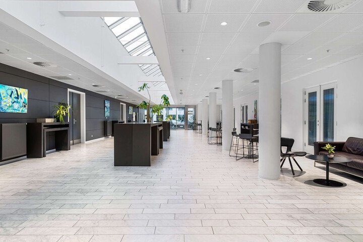 Entrance & Lobby