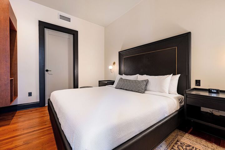 Room 92 of 341