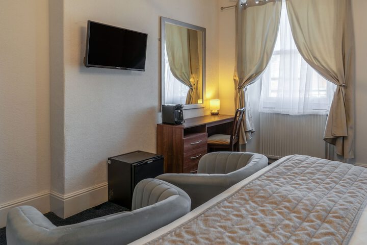 Room 4 of 56