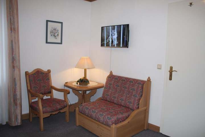 Room 32 of 67