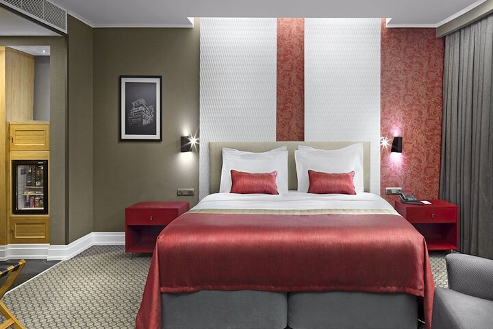 Room 5 of 63