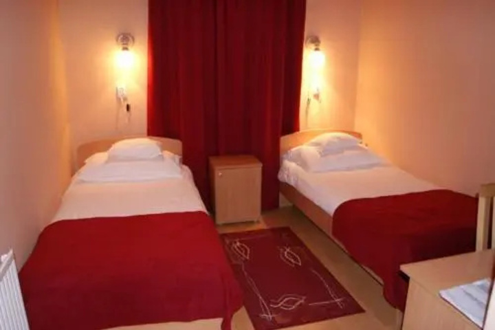 Room 7 of 19