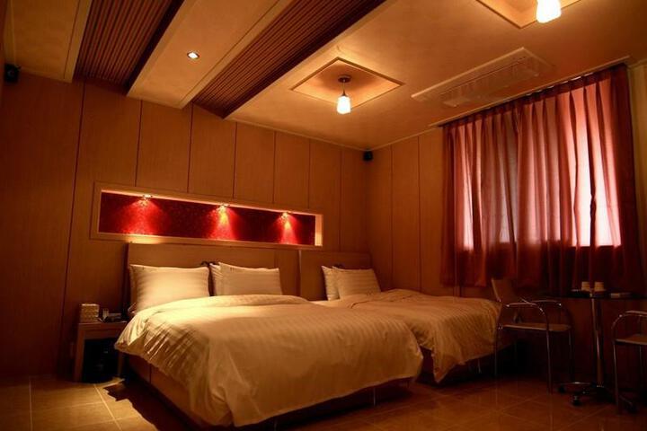 Room 2 of 7