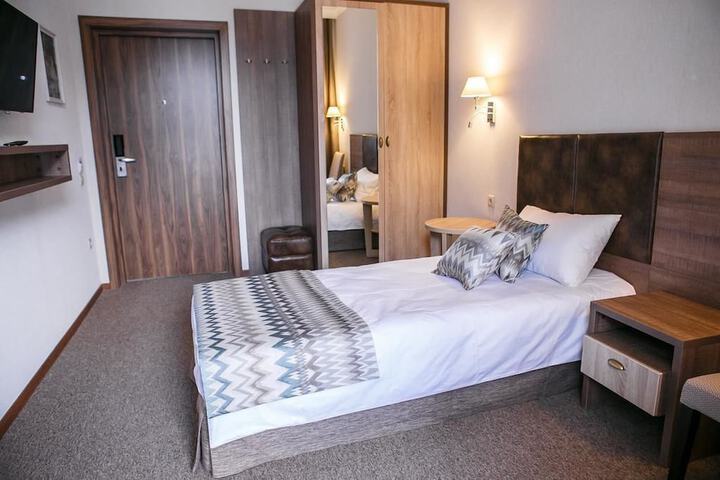 Room 15 of 48