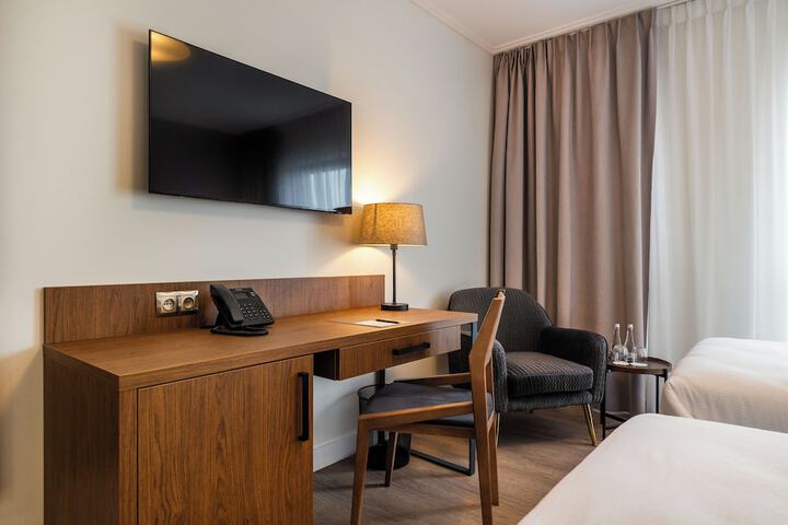Room 7 of 24