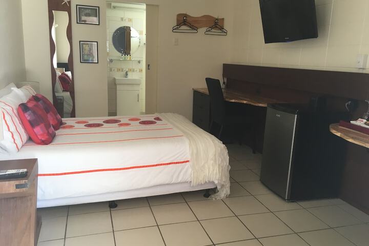 Room 6 of 12