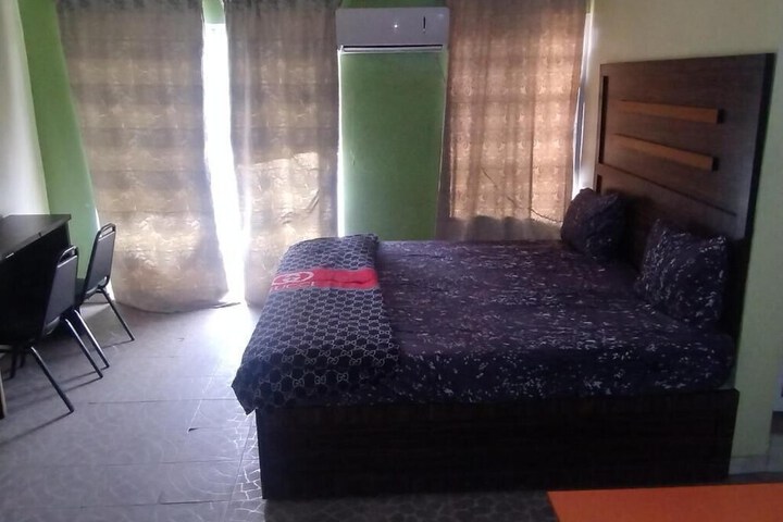 Room 3 of 27