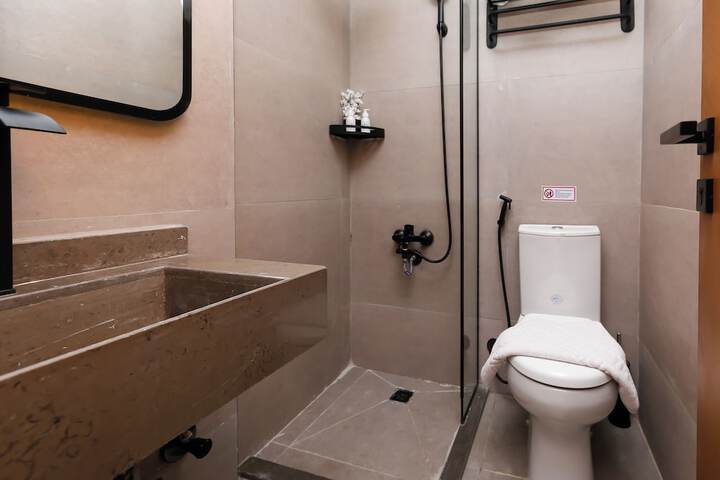 Room 102 of 150