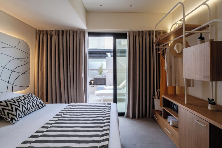 Room 12 of 27