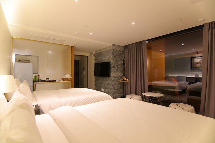 Room 145 of 190