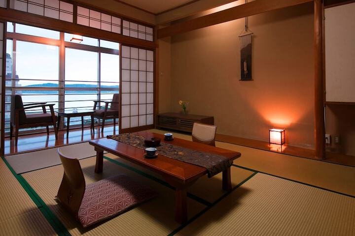 Room 16 of 60