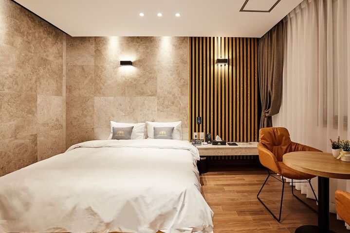Room 10 of 40