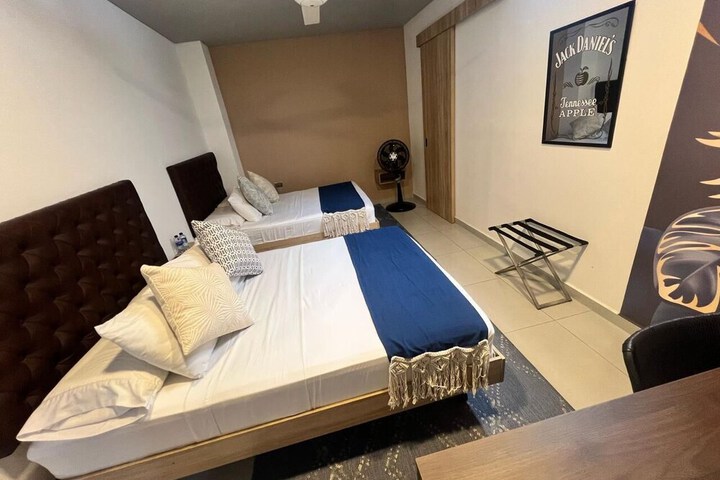 Room 12 of 33