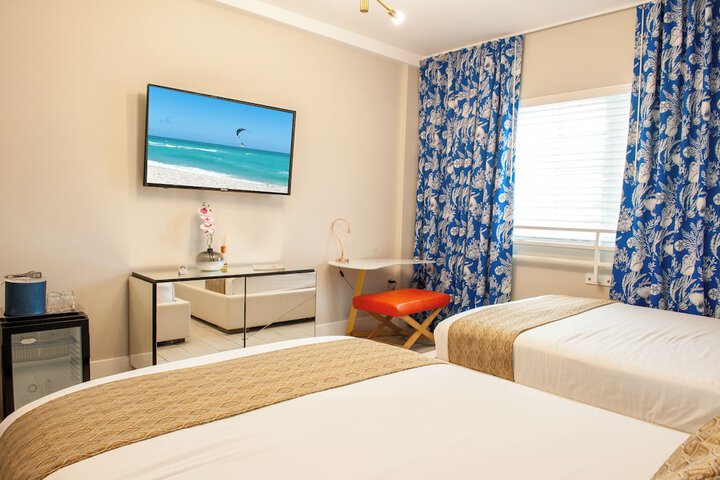 Standard Double Queen Room (4 of 4)