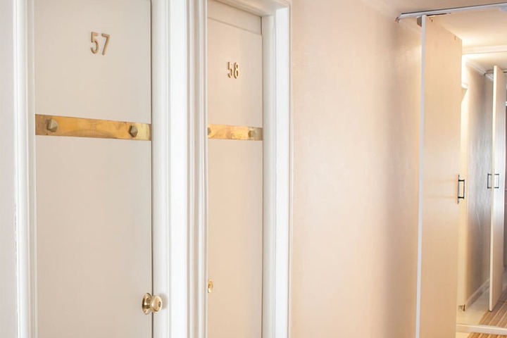 Room 8 of 33