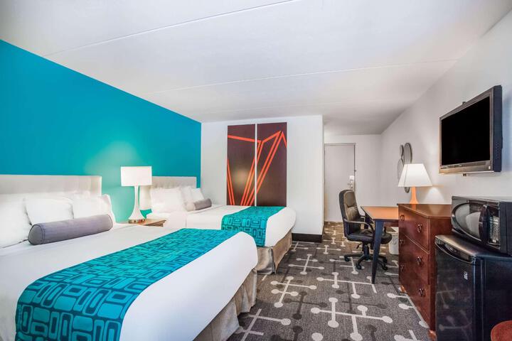1 Queen Bed (1 of 13)