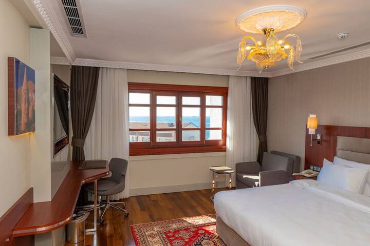 Room 40 of 102