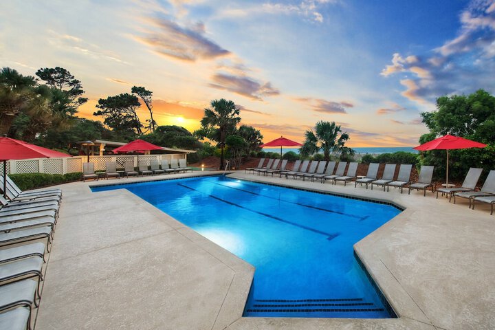 Hotel with Pool