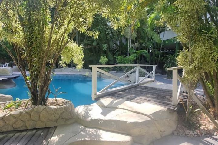 Pools & Facilities