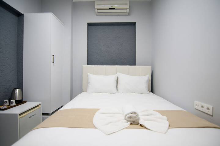 Room 12 of 83