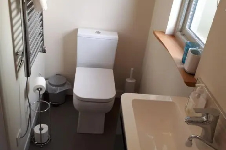 Room 9 of 12