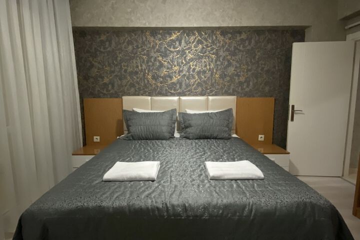 Room 12 of 37