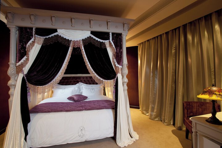 Room 12 of 97