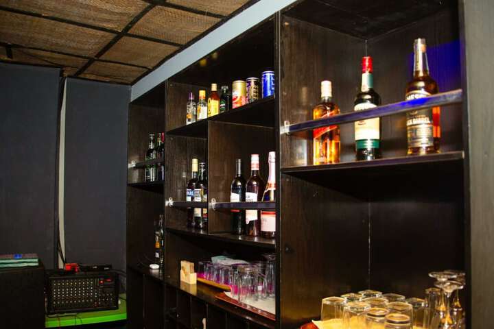 Lounge 17 of 22
