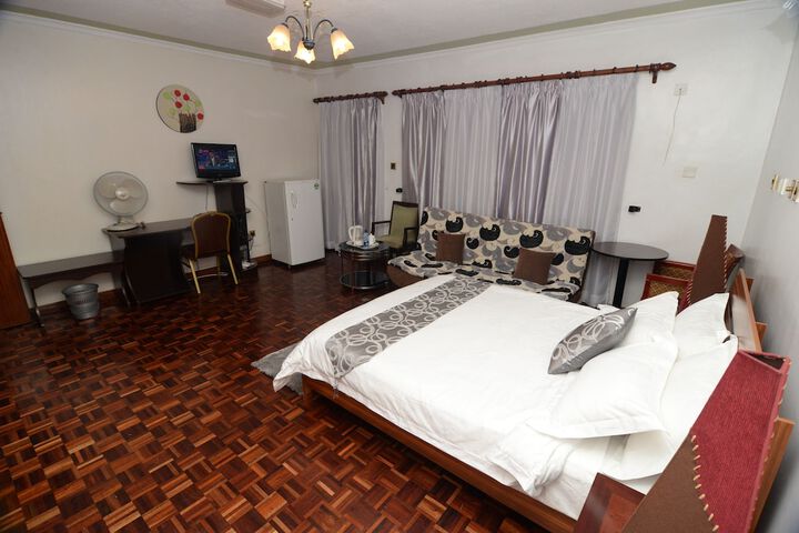 Room 3 of 16
