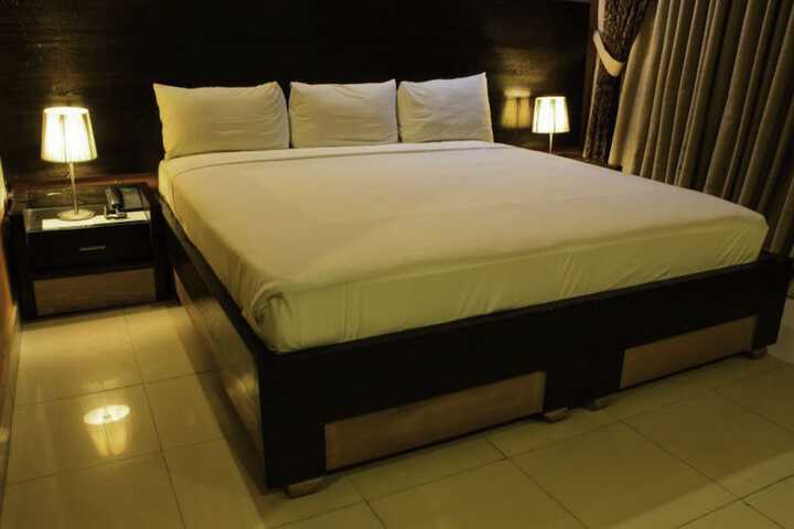 Room 13 of 20