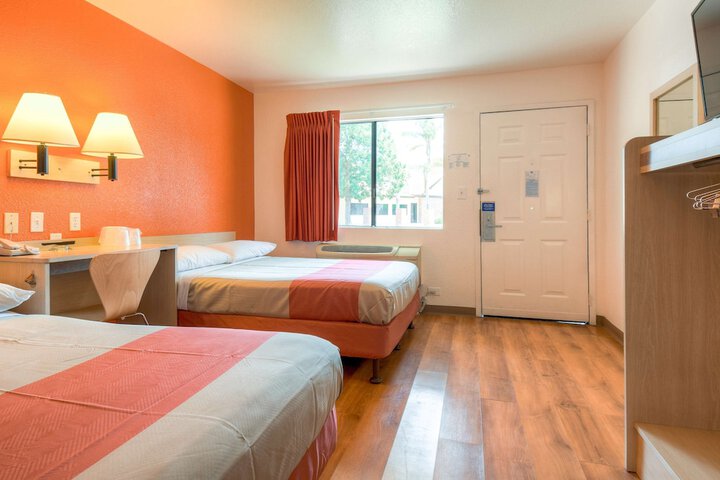 Deluxe 2 Double Beds Accessible (2 of 8)