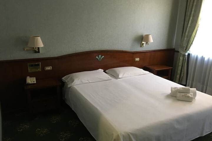 Room 27 of 53