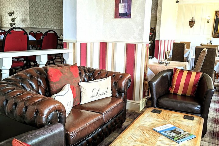 Lounge 68 of 93