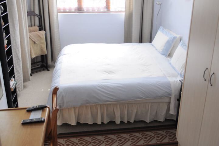 Room 4 of 68