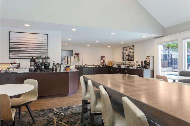 Check-in/check-out kiosk