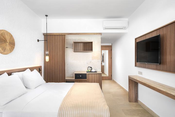 Room 4 of 28