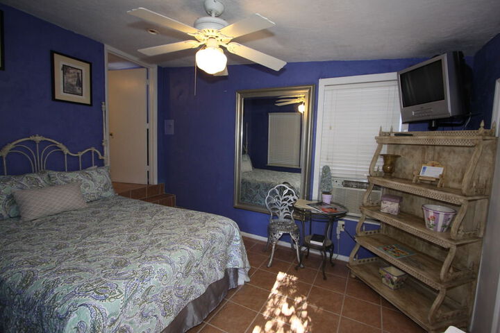 Room 27 of 49