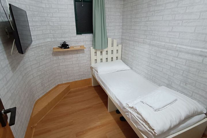 Room 3 of 18