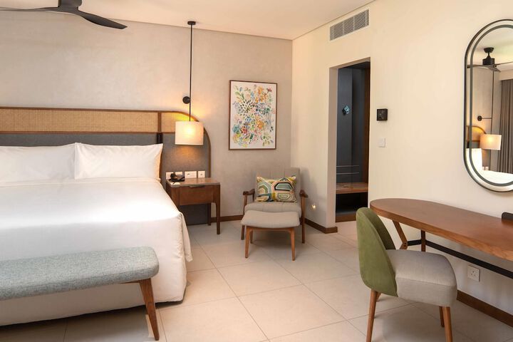 Room 28 of 221