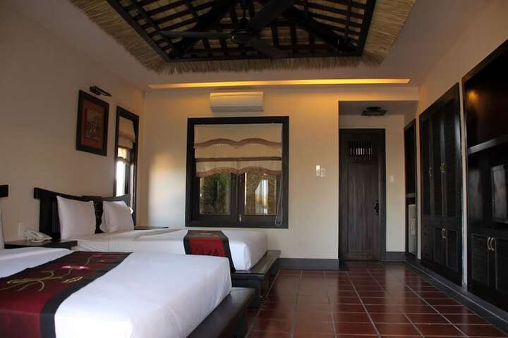 Room 4 of 40