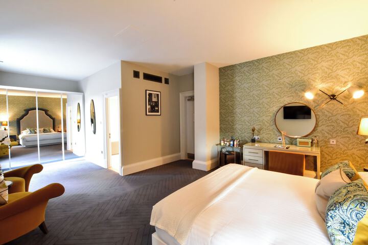 Room 32 of 85
