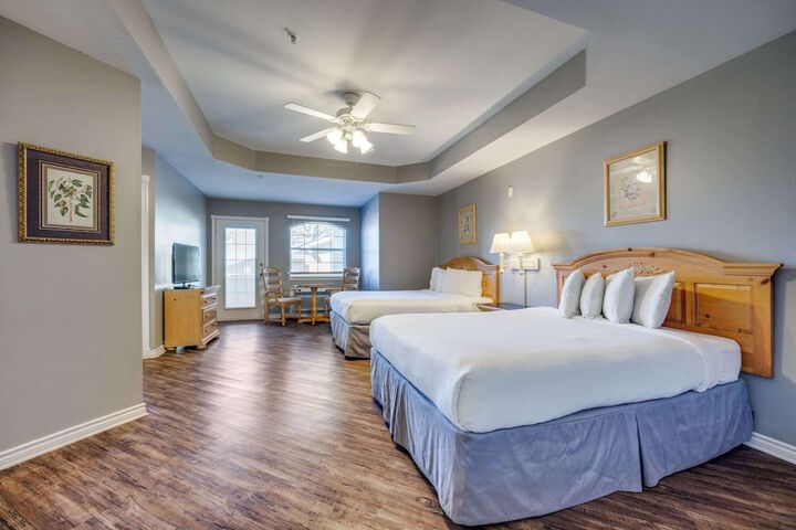 2 Queen Beds (3 of 12)