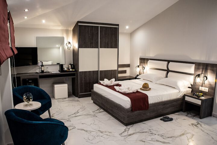 Room 33 of 122