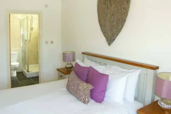 Room 2 of 5