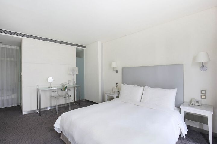 Room 10 of 80