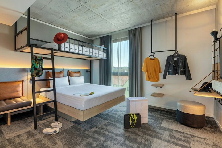 Room 30 of 87