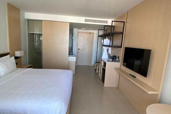 Room 3 of 67