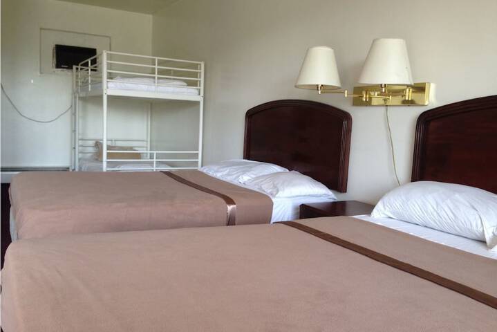 Room 7 of 14