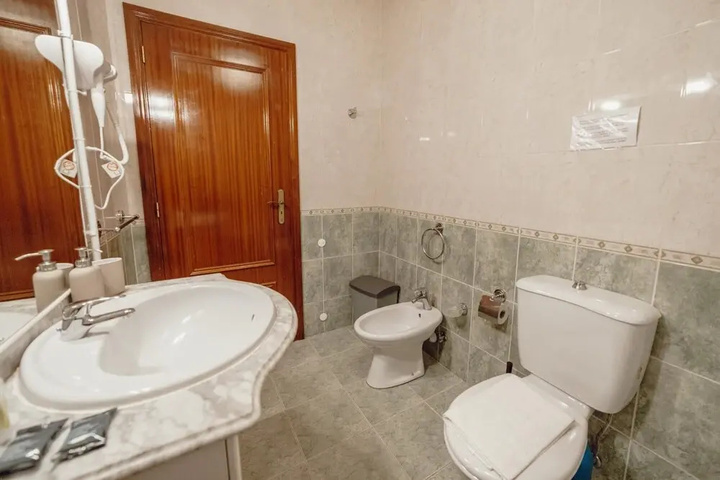 Room 7 of 18