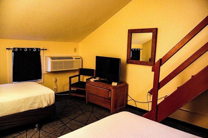 Room 33 of 69